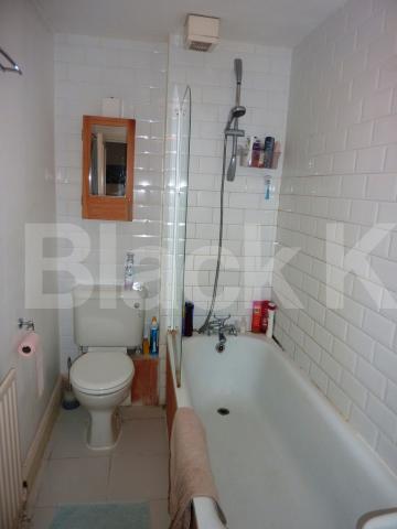 			VIEWINGS ESSENTIAL, 2 Bedroom, 1 bath, 1 reception Flat			 Sutherland Avenue, MAIDA VALE 